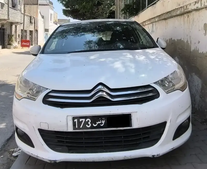 Citroën C4 2023 - 240 km - Essence