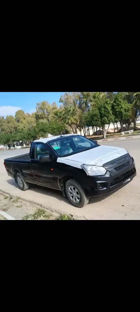 Isuzu D max 2025 920 km