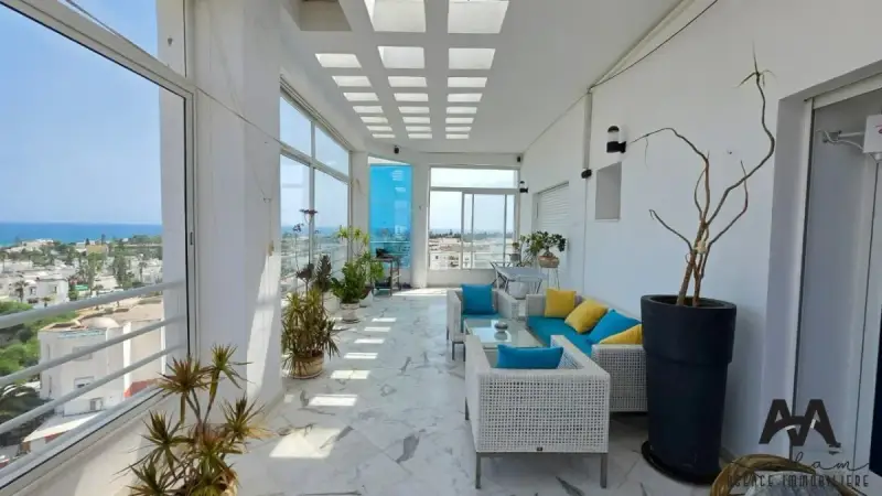 Penthouse S+3 de 366 m² avec Vue Mer à Mrezga