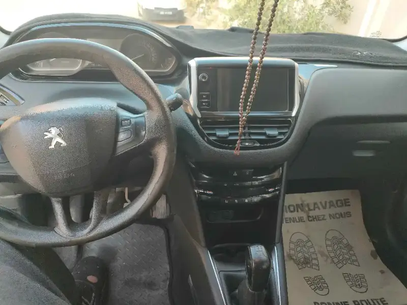 Peugeot 208 model 2017 tt opts
