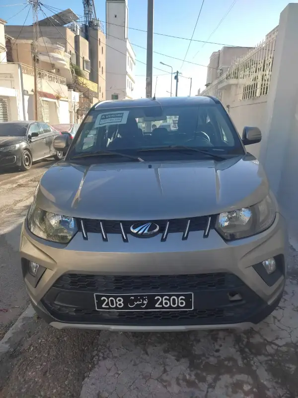 Mahindra KUV 100 K8