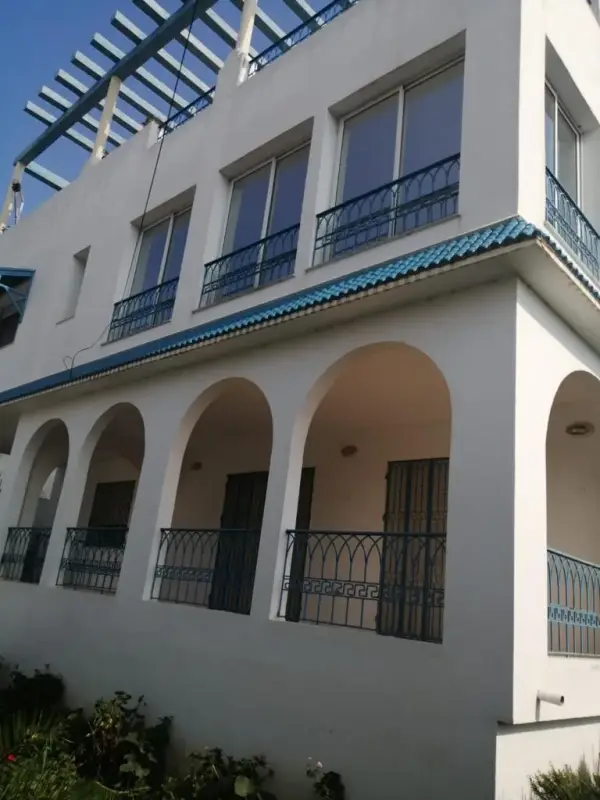 A Vendre: Immeuble avec 5 Appartements Herla