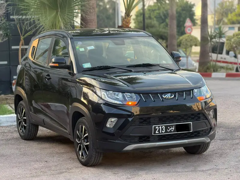 Mahindra KUV 100 K8