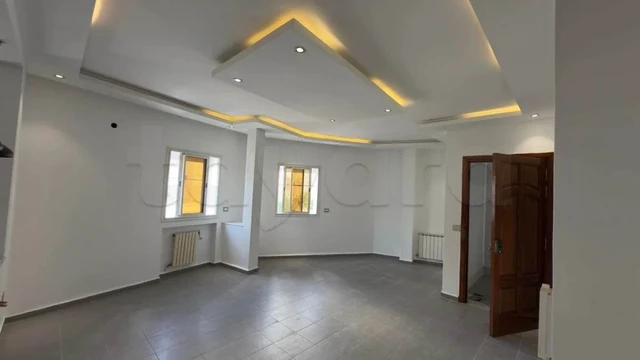 📍 CITE ENNKHILETTE : APPARTEMENT S+1 À LOUER