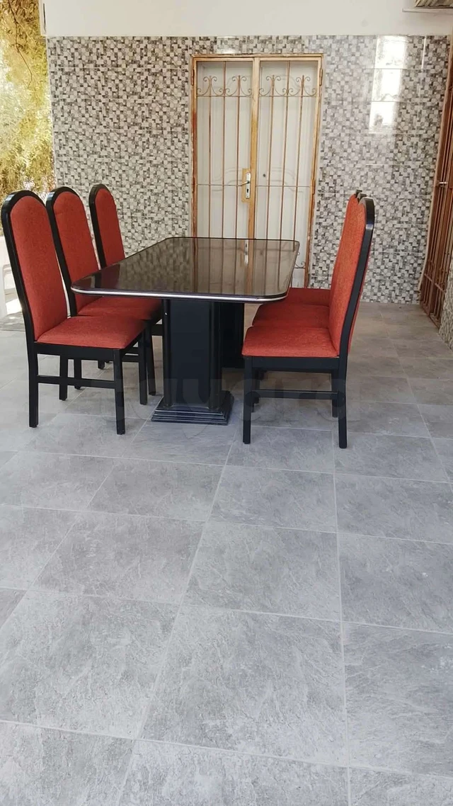 بيت فطور للبيع (طاولة + 6 كراسي) Salle à manger 6 places