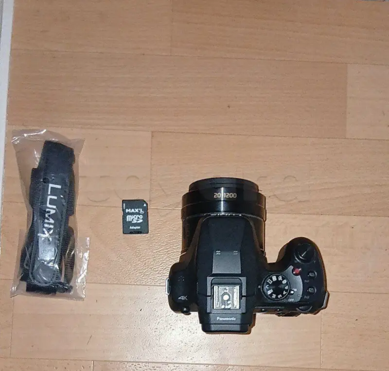Slm للبيع كاميرا Panasonic Lumix DC-FZ82 في حالة ممتازة