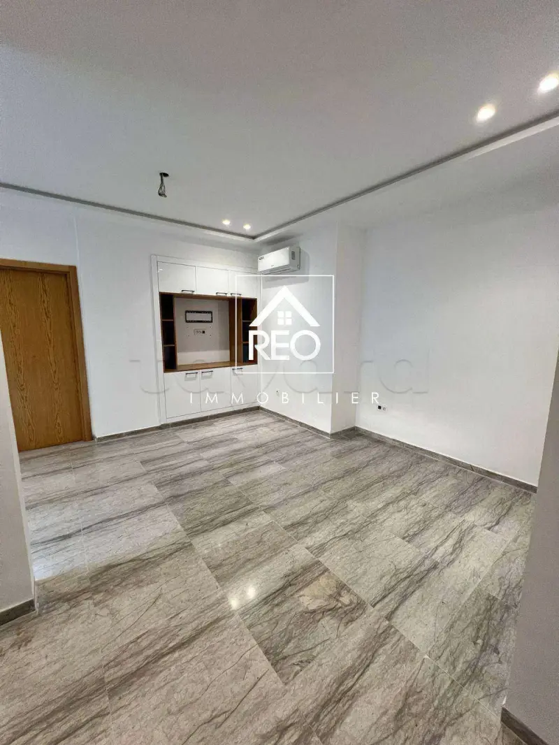 À LOUER : Un appartement S+1, idéalement situé à La Nouvelle Soukra.